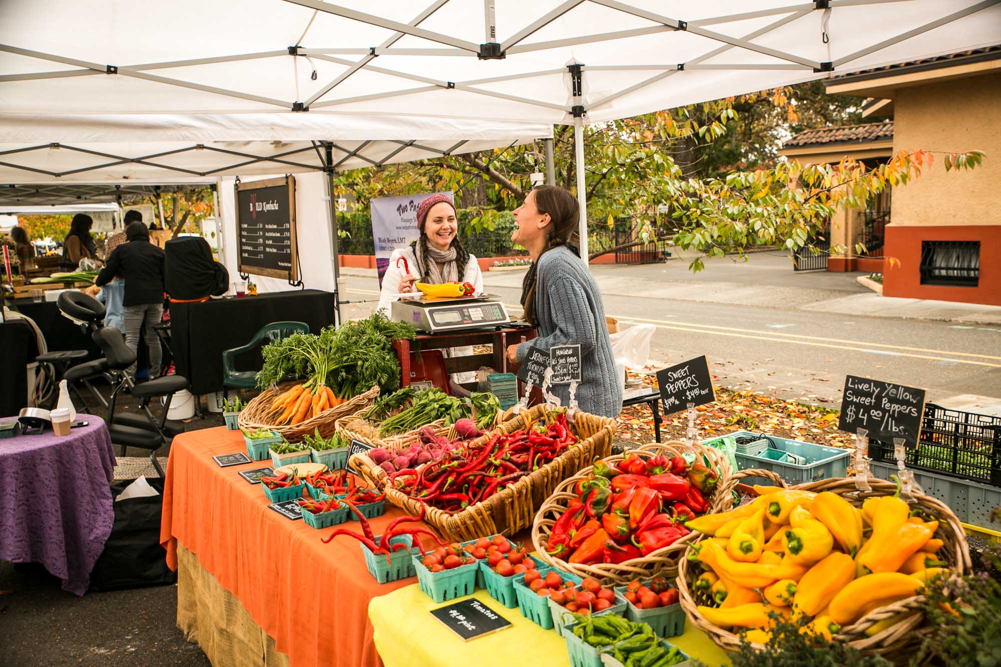 visit-sellwood-moreland-business-alliance_moreland-farmers-market-2.jpg