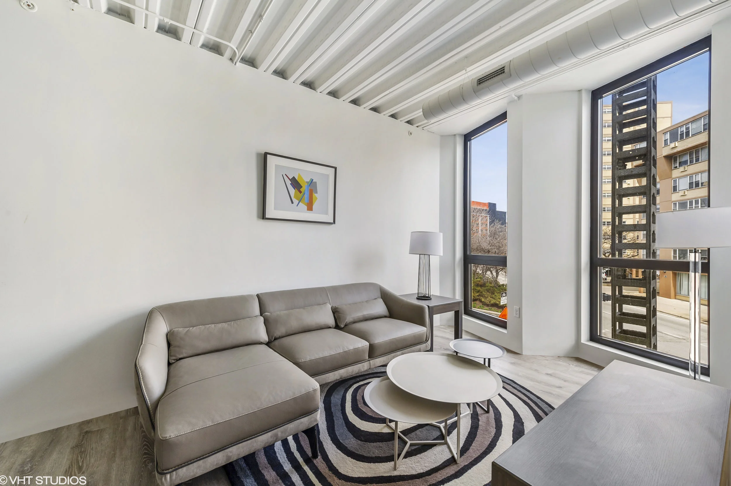 6233-03_1135WSheridanRd_207_10001_LivingRoom_HiRes.jpg