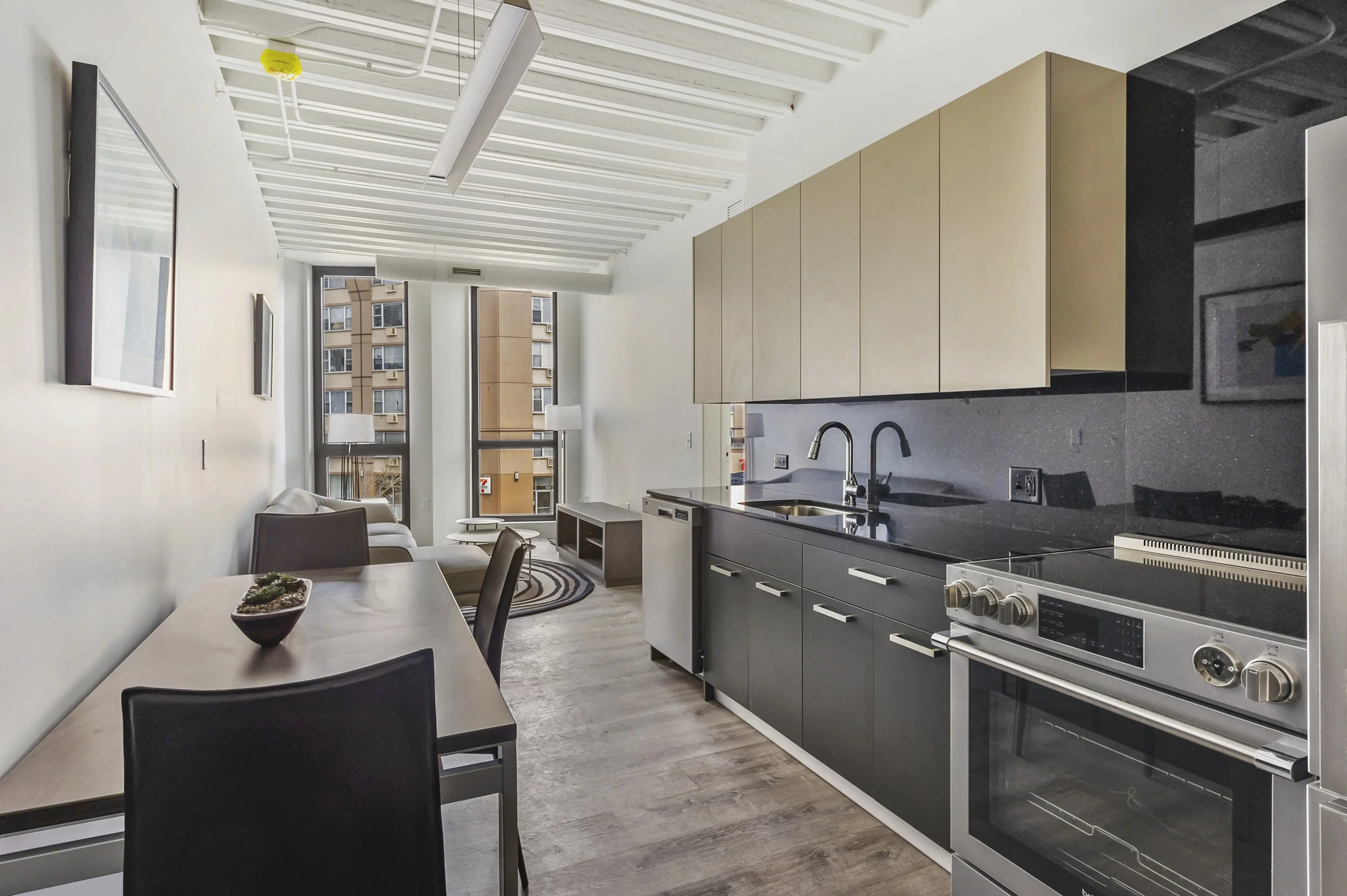 9735-06_1135WSheridanRd_207_92_KitchenDiningRoom_HiRes.jpg