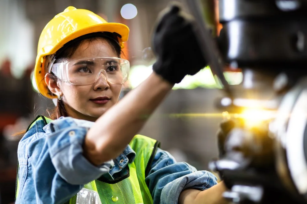 Woman_Manufacturing_Myths_Skilled_Trades.jpg