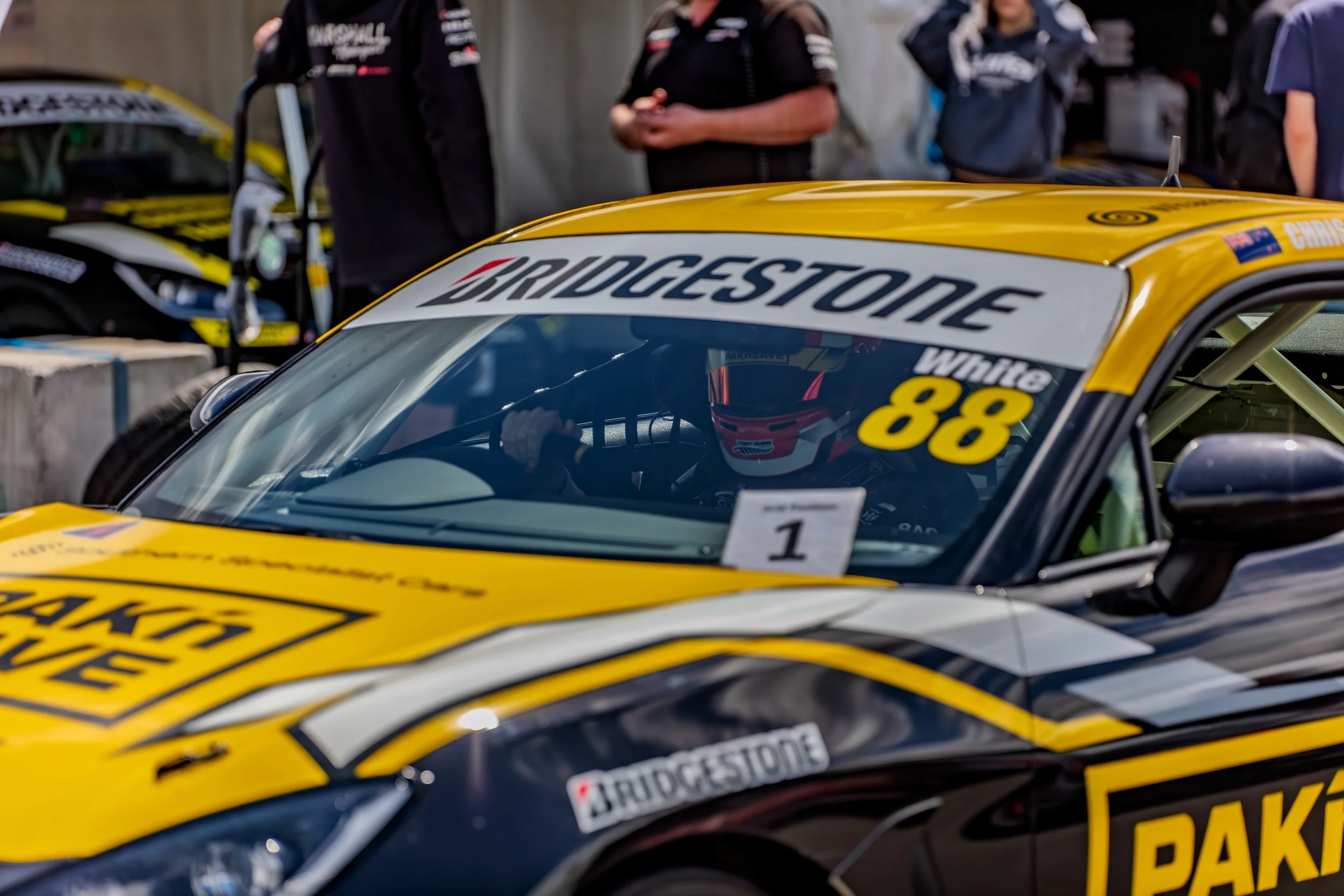  Chris Heading to Grid at Hampton Downs - 📸 Andrew Grant 5R 