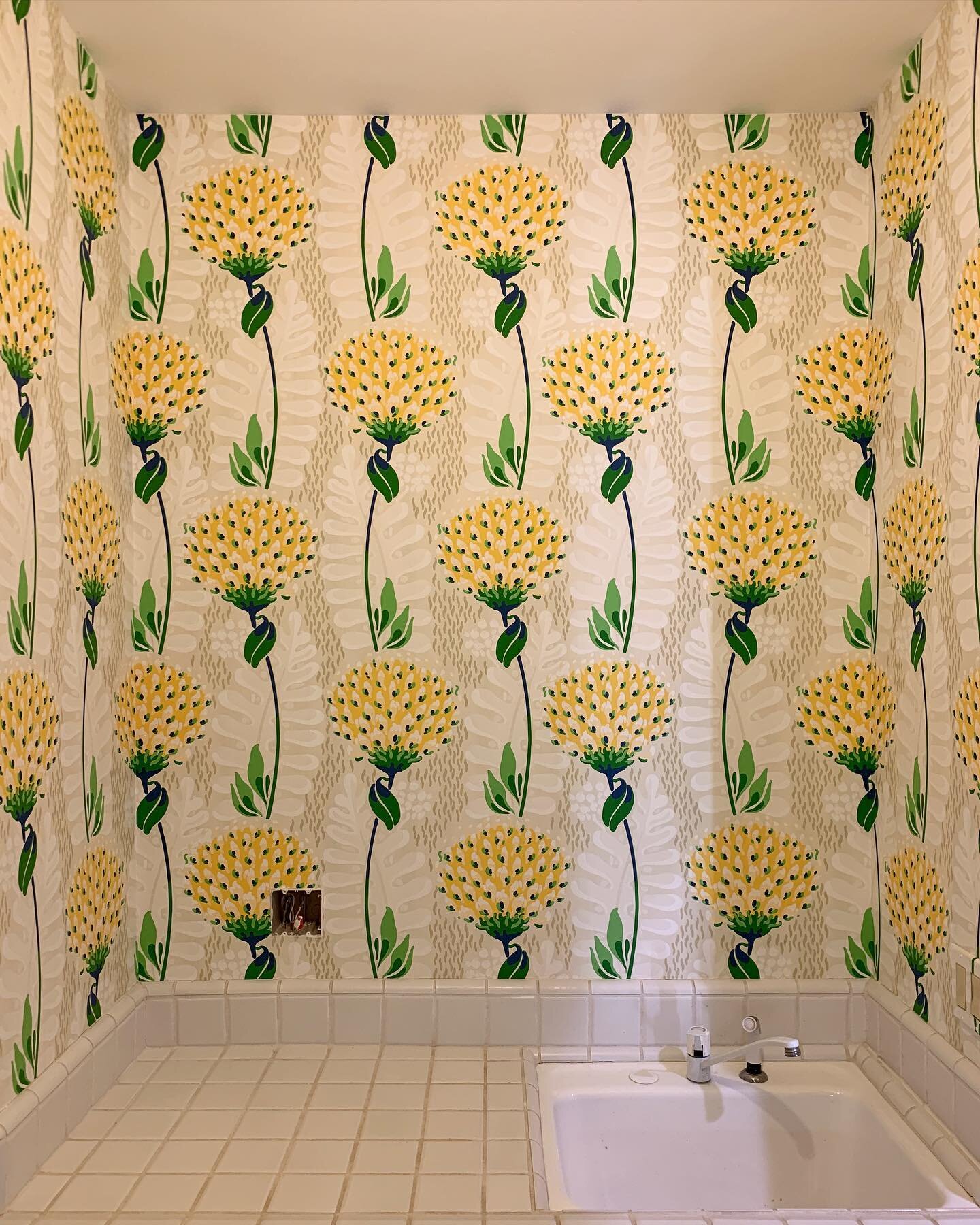 An adorable new print from @thibaut_1886 making this laundry room bright and cheery!