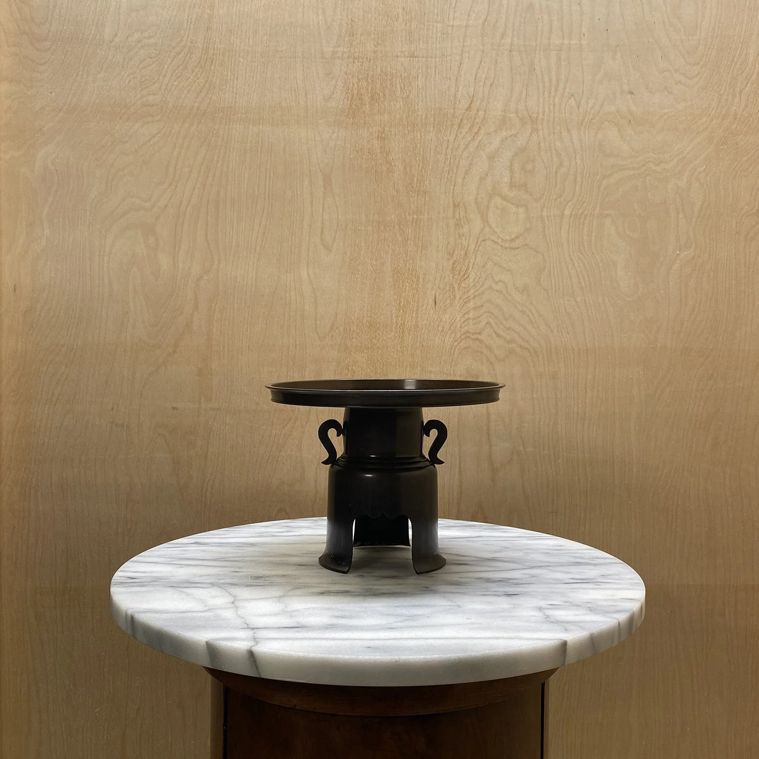 siglo-moderno-japanese-ikebana-bronze vase-1.jpg