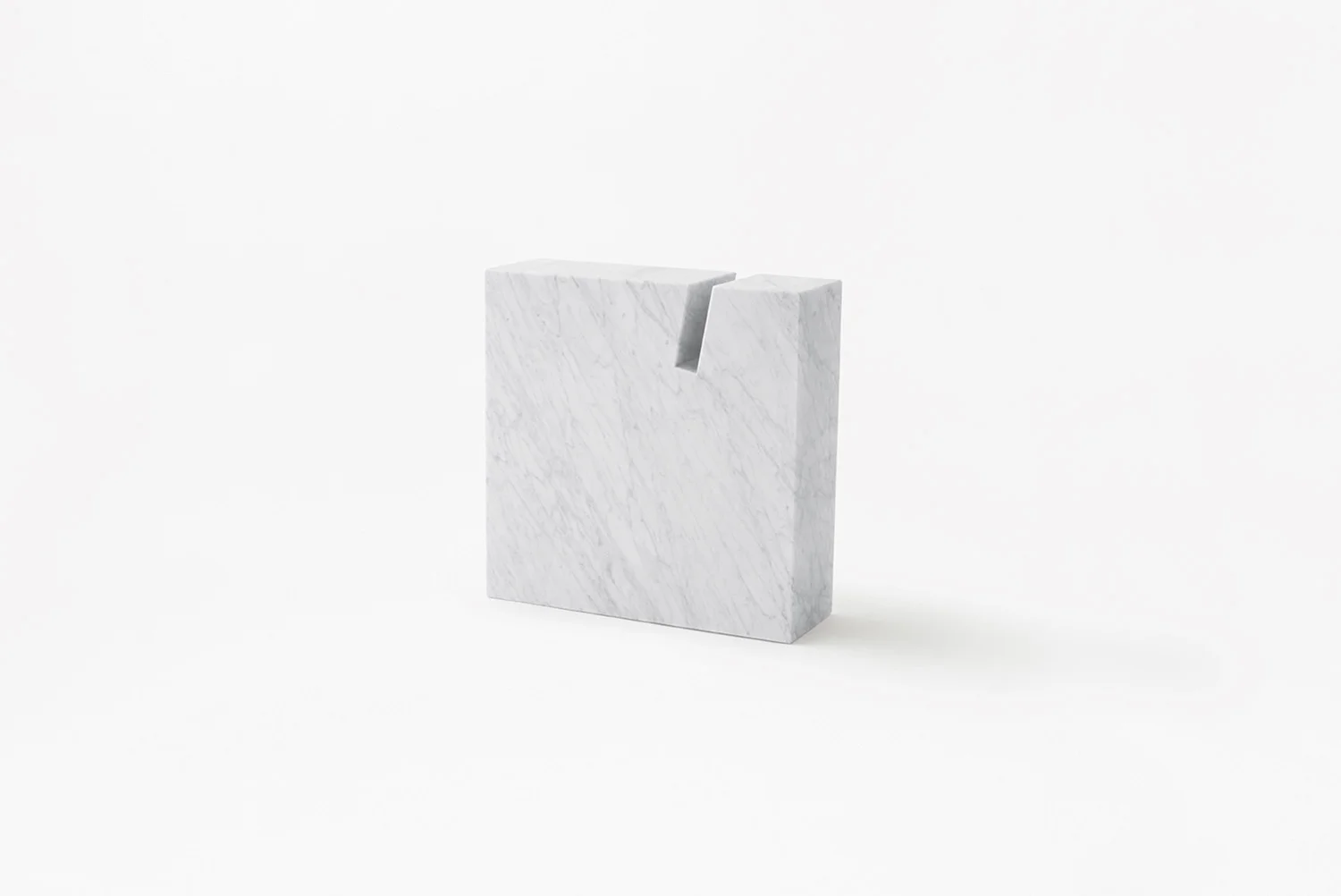 siglo-moderno-gap-nendo-white-carrara-1.jpg