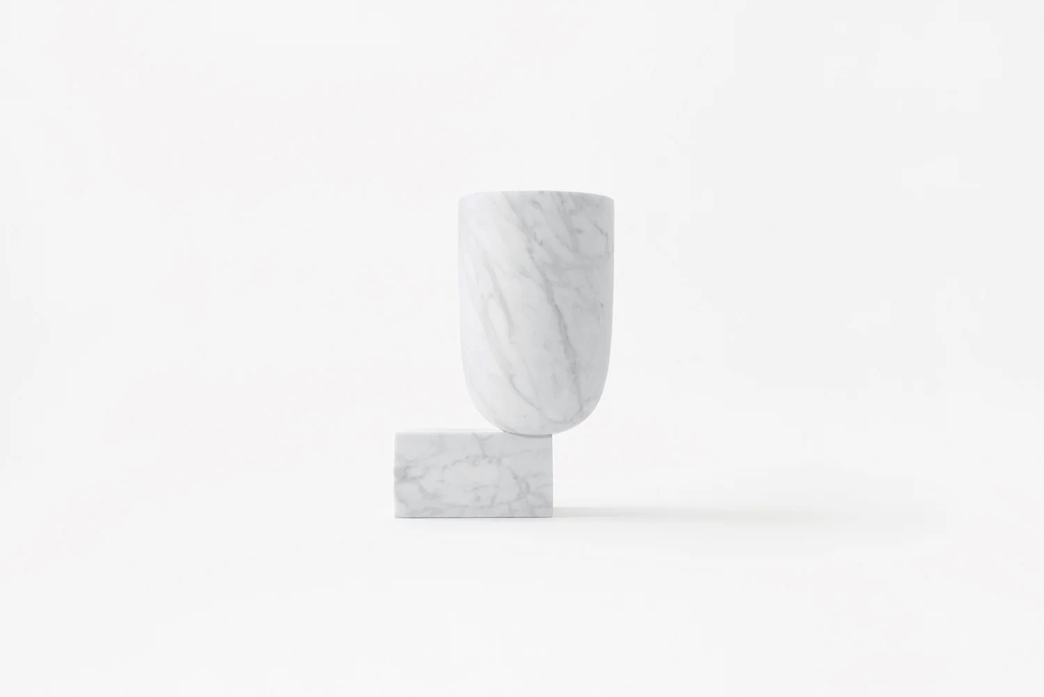 siglo-moderno-under-vase-nendo-white-carrara-1.jpg