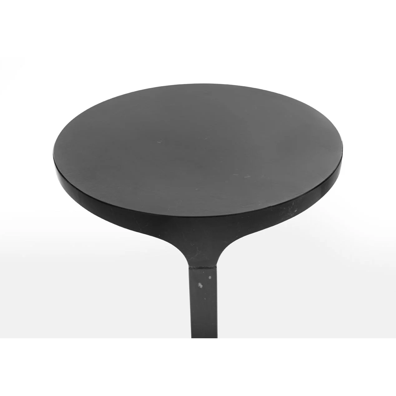 siglo-moderno-ipe-tondo-irvine-nero-marquina-2.jpg