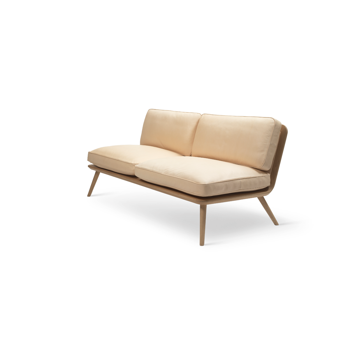 siglo_moderno_SC_1712_v2_leather90_lacqueredoak_1218x675px_low_(1218x675).png