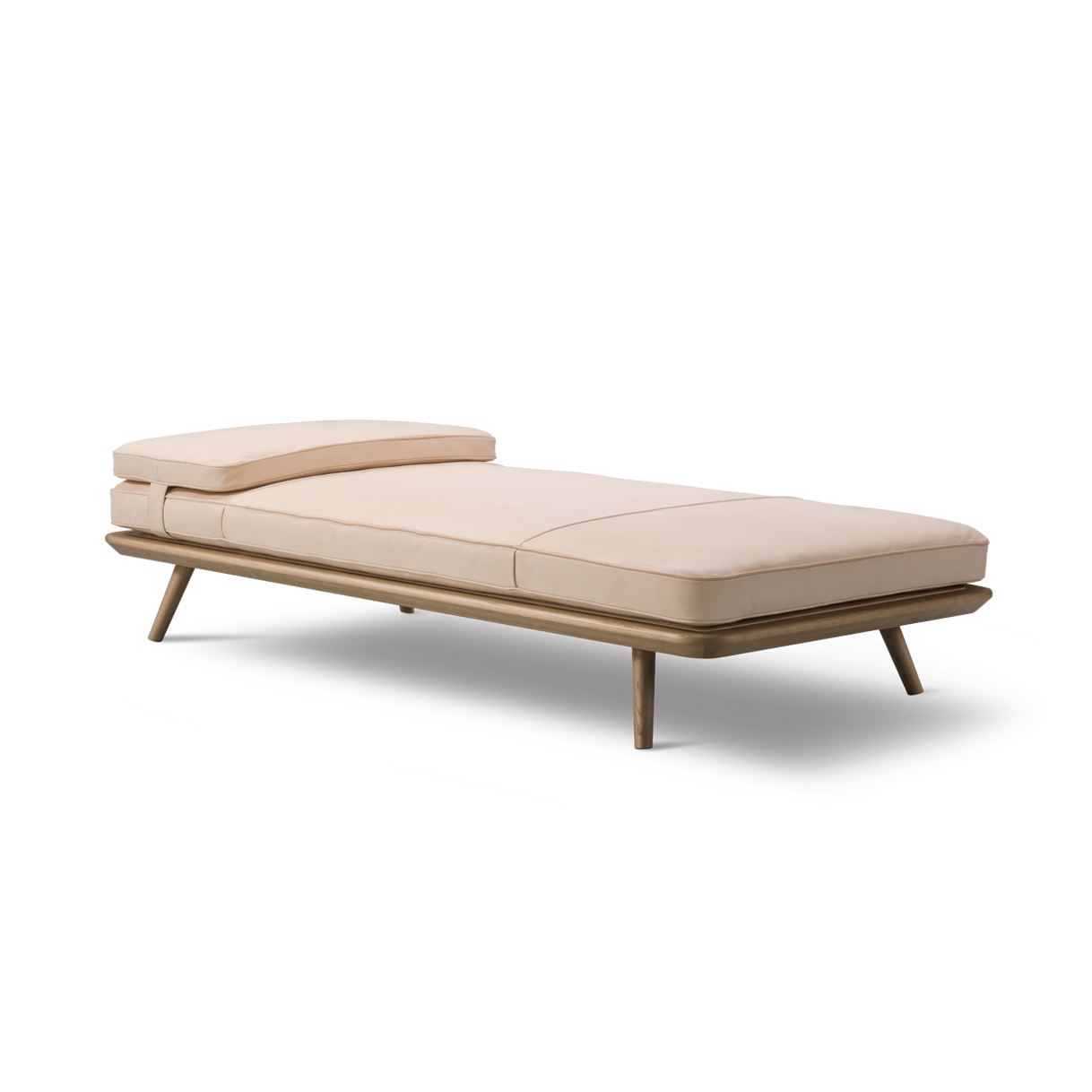 siglo_moderno_SC_1700_leather90_laqueredoak_v2_1218x675px_low_(1218x675).png