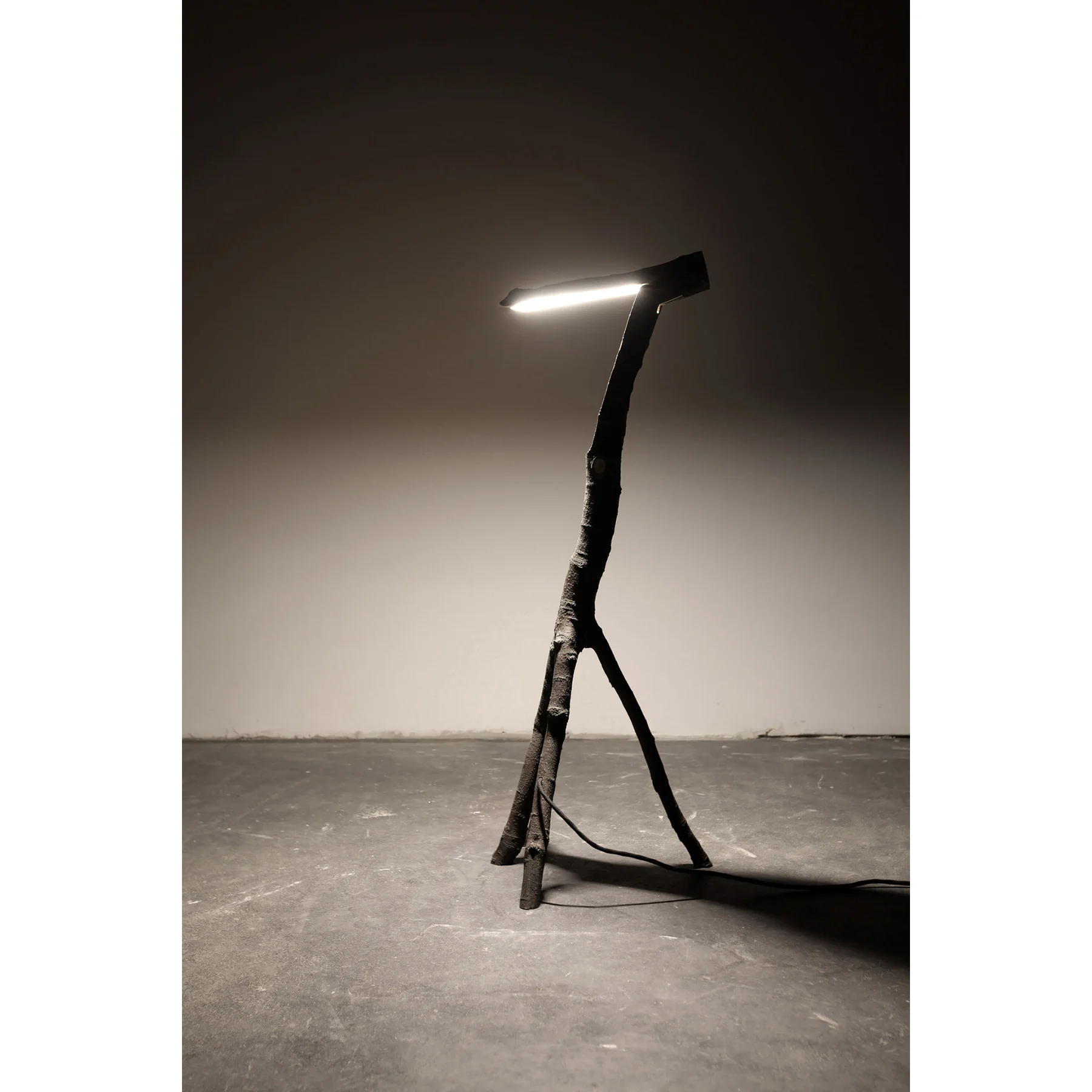 siglo_moderno_marco_ianncelli_snappy_tree_friend_lamp_6.jpg