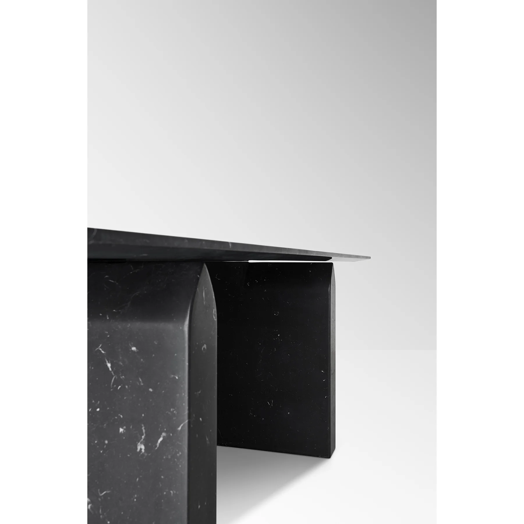 siglo-moderno-seesaw-72-nendo-nero-marquina-5.jpg