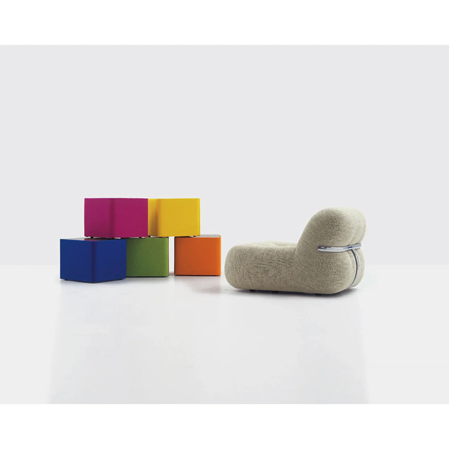 siglo-moderno-nube-italia-track-sofa-3.jpg