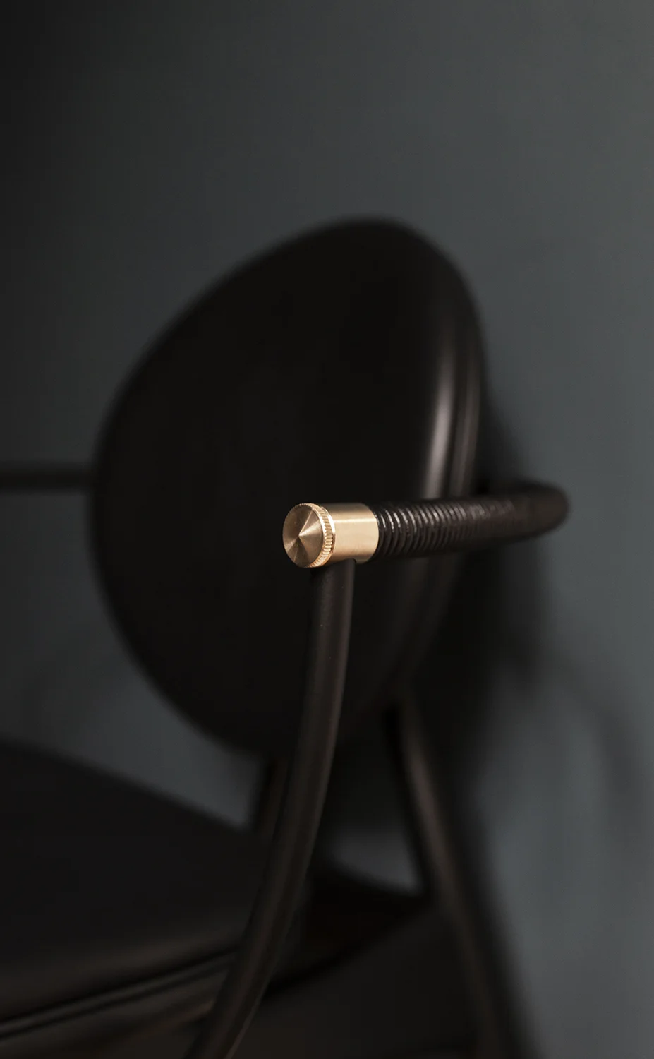 siglo_moderno_CircleDiningChair_DetailArmrest_OvergaardDyrman-1.jpg