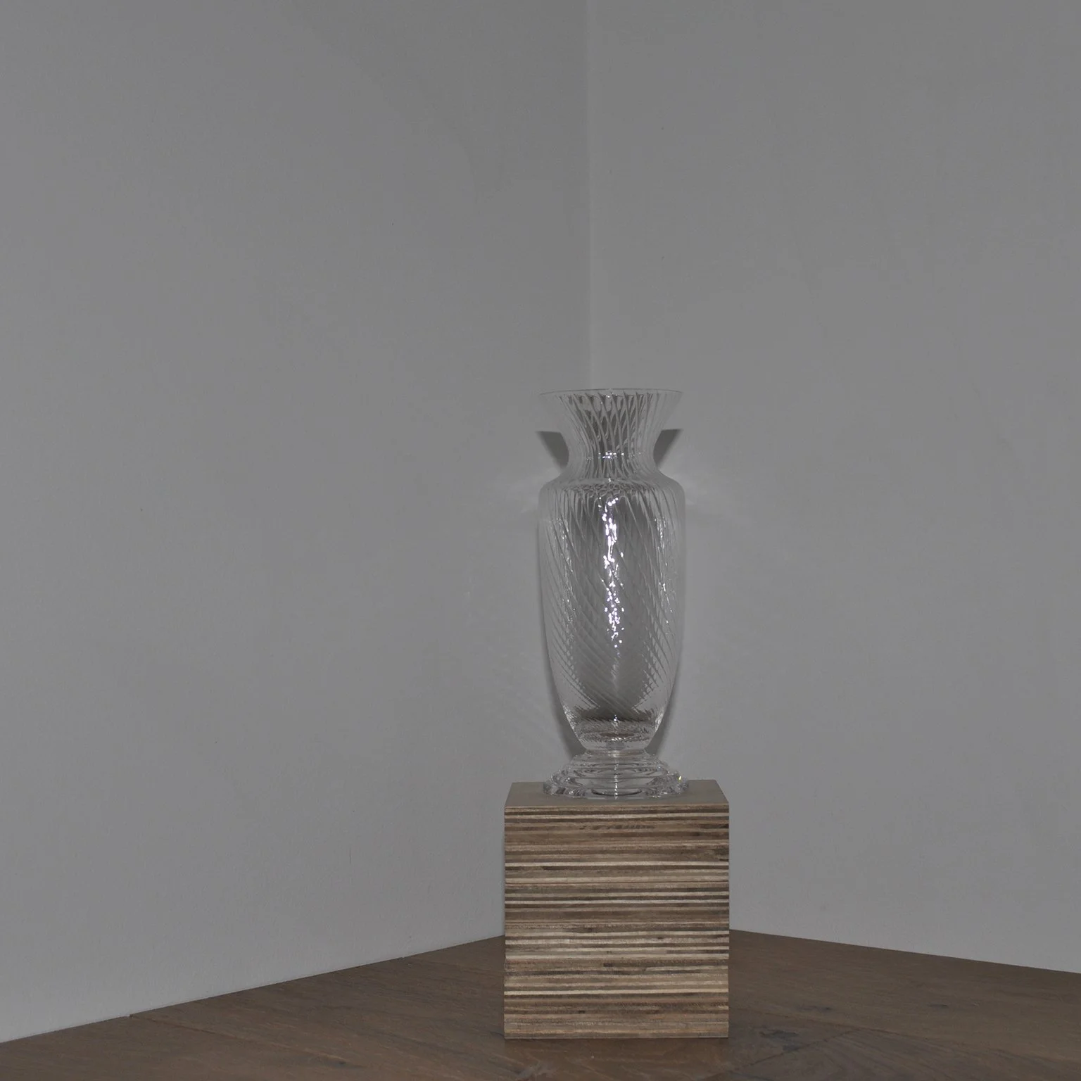 siglo-moderno-italy-swirl-clear-glass-decanter-vase-4.jpg