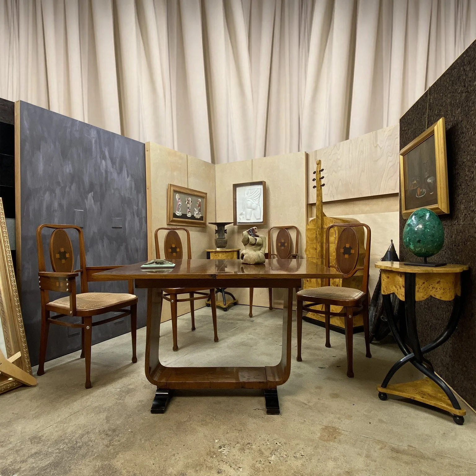siglo-moderno-december-vintage-vignette-2025-2.jpg