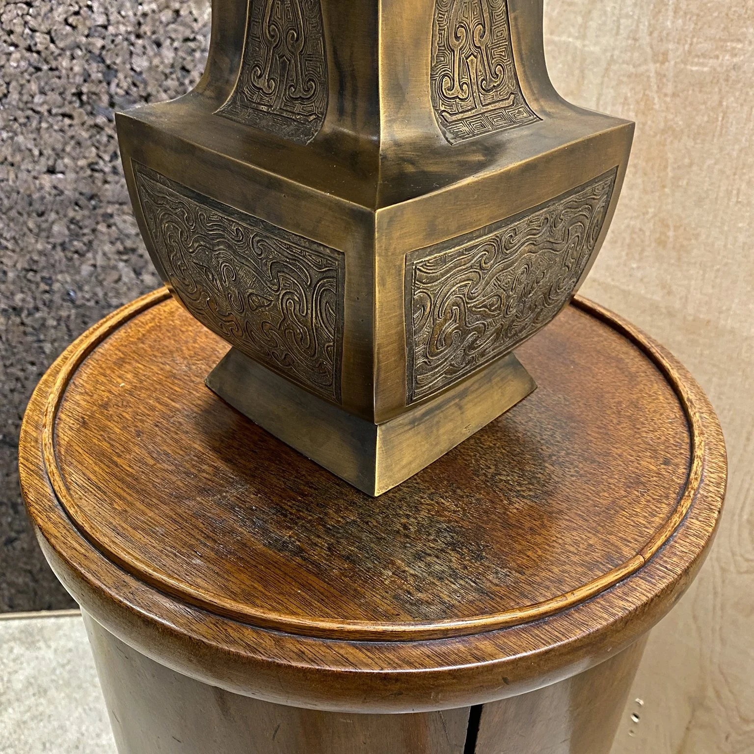 siglo-moderno-antique-vintage-japan-bronze-etched-vase-10.jpg