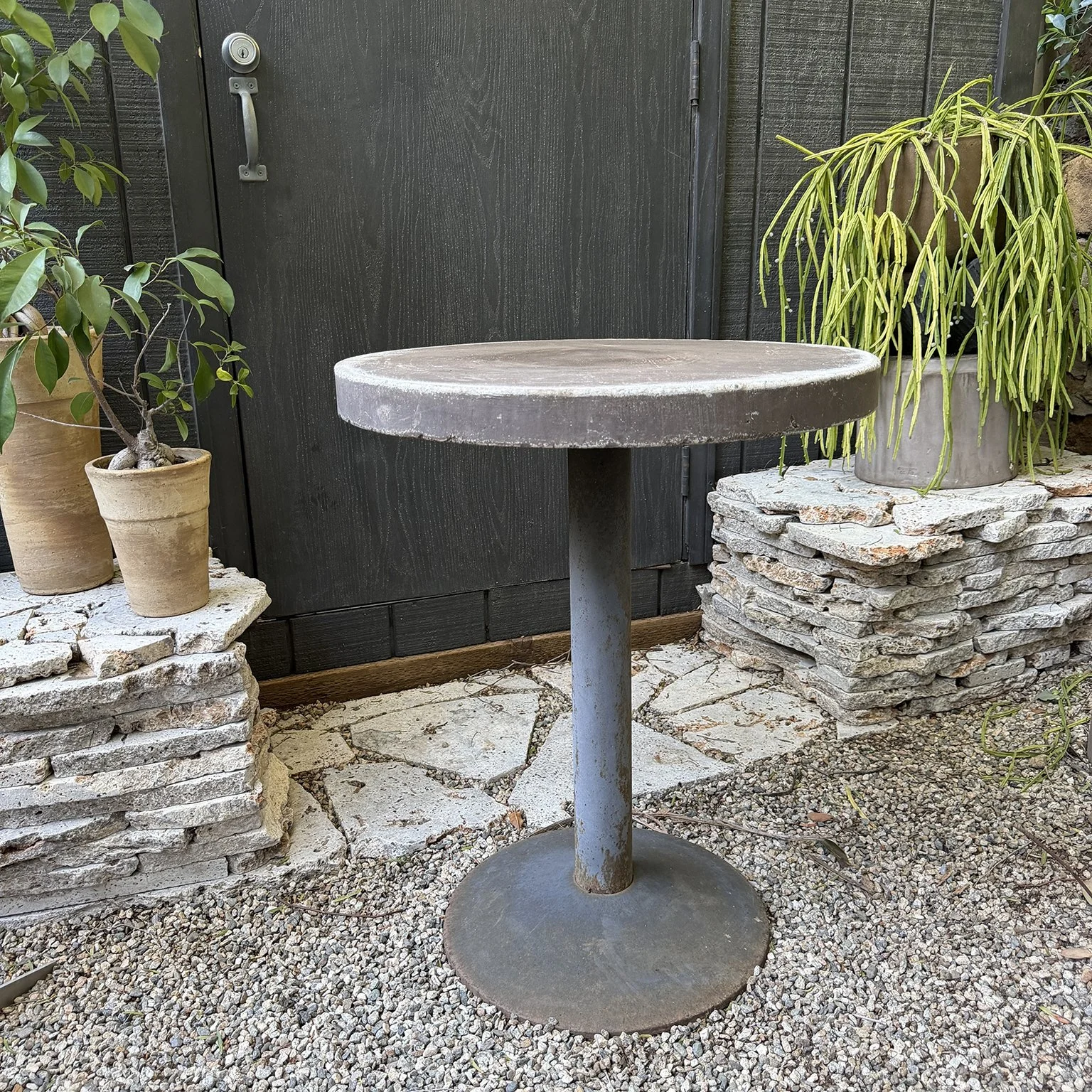 siglo-moderno-modernist-brutalist-concrete-metal-cafe-table-1.jpg