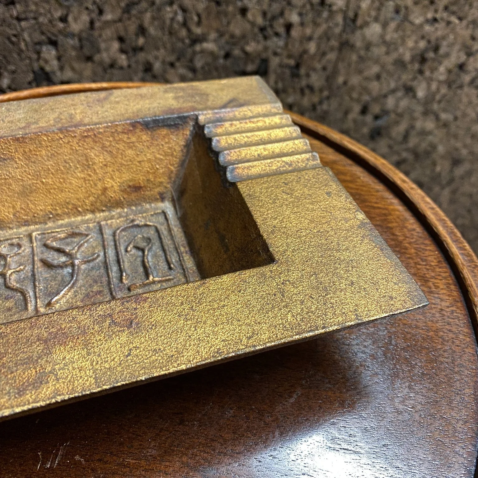 siglo-moderno-vintage-eygptian-revival-motif-metal-ash-tray-8.jpg