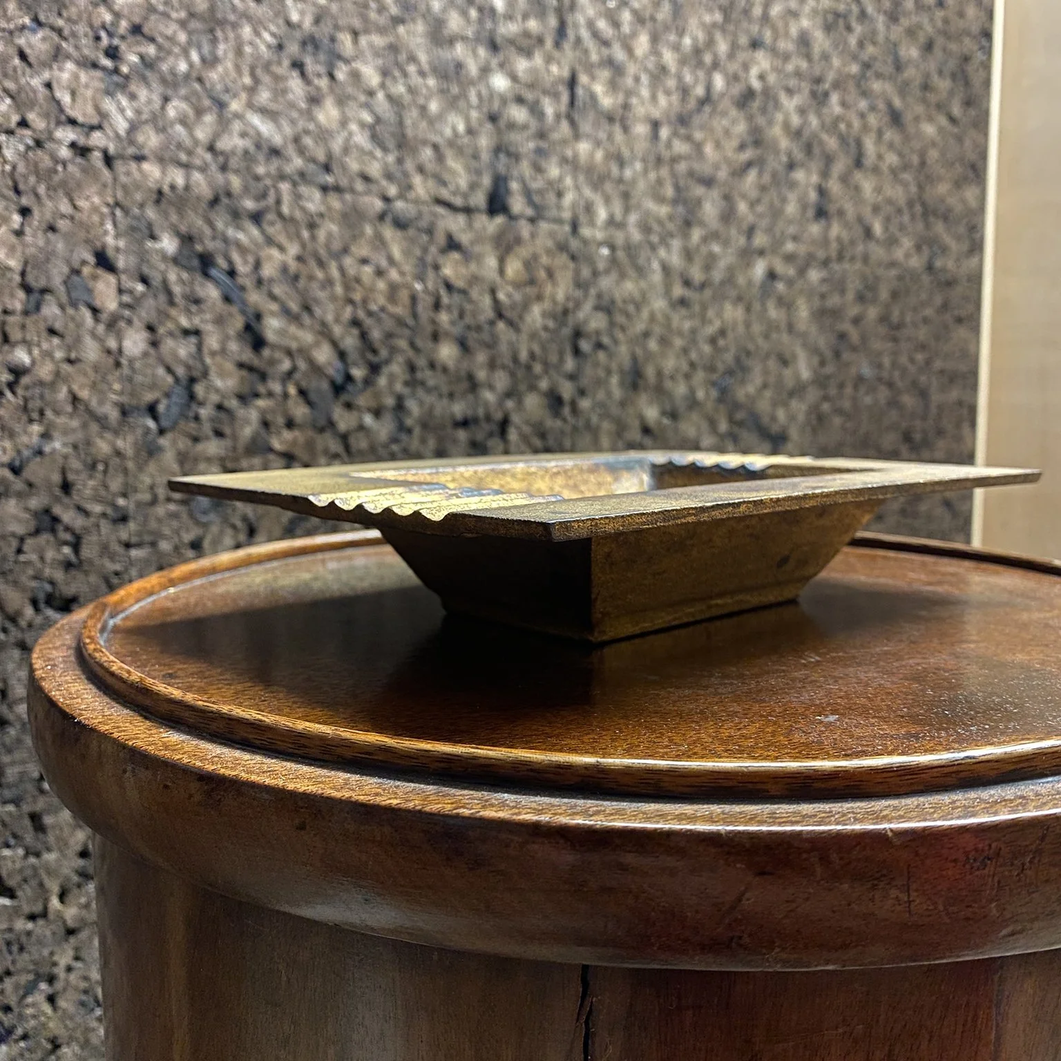 siglo-moderno-vintage-eygptian-revival-motif-metal-ash-tray-13.jpg