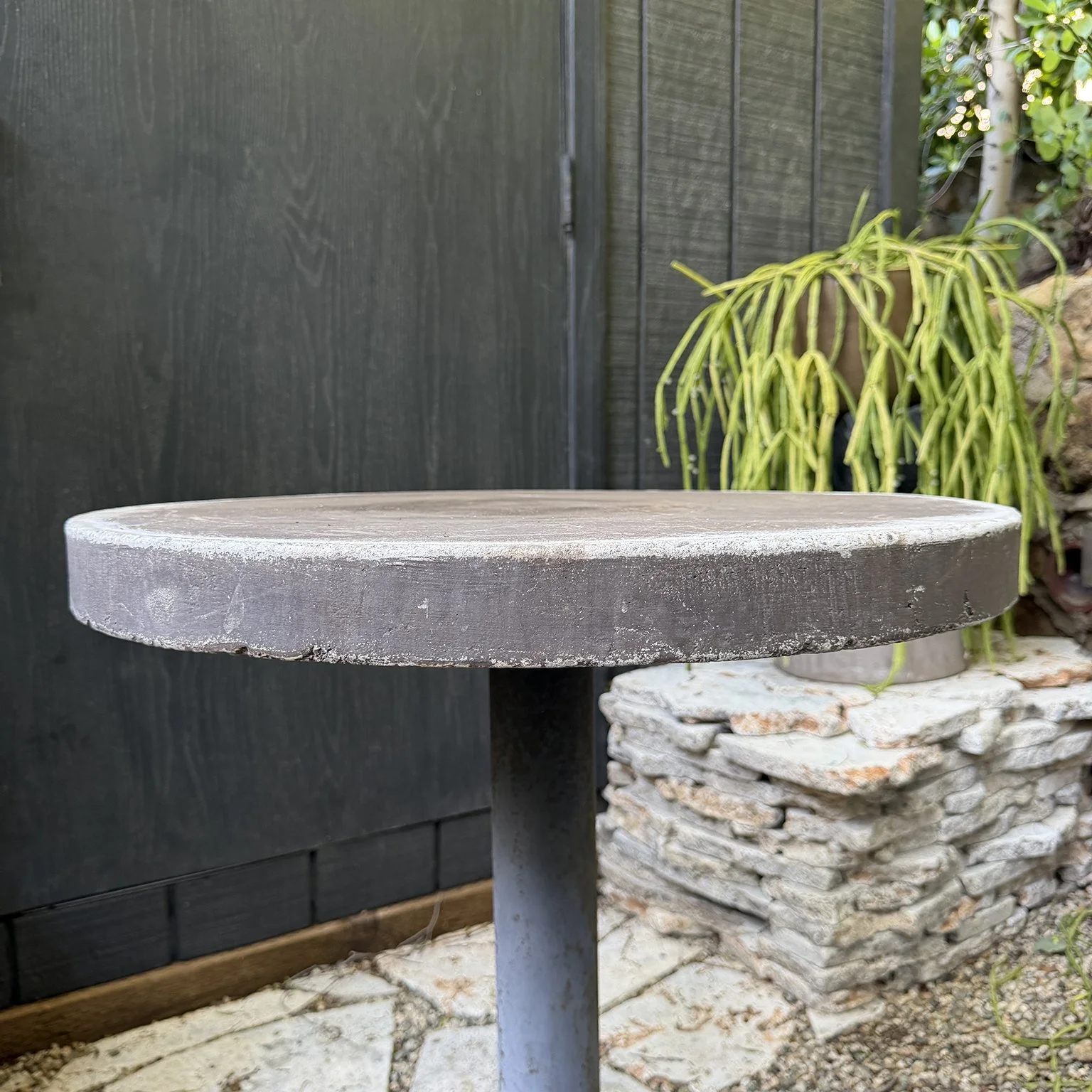 siglo-moderno-modernist-brutalist-concrete-metal-cafe-table-8.jpg