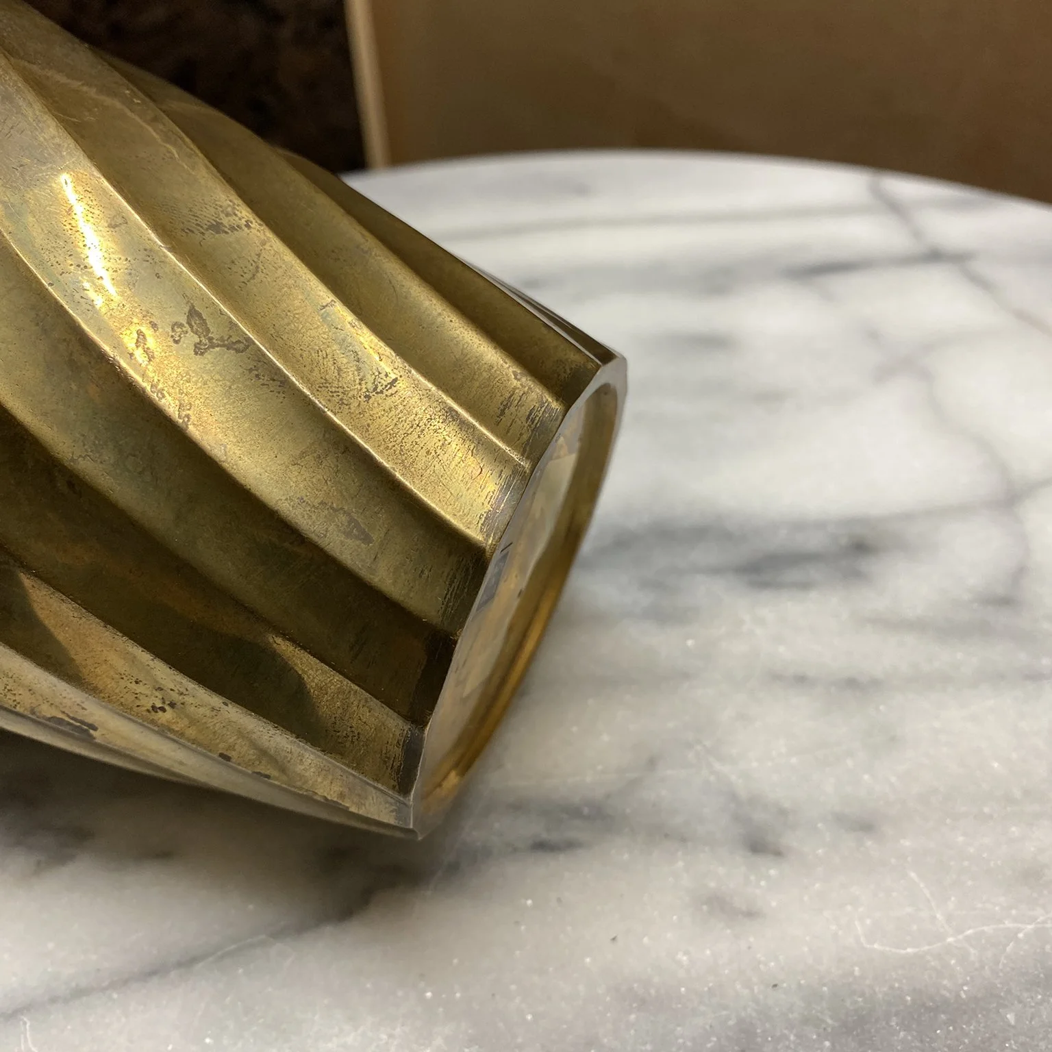 siglo-moderno-1970-vintage-brass-twist-ribbed-vase-vessel-9.jpg
