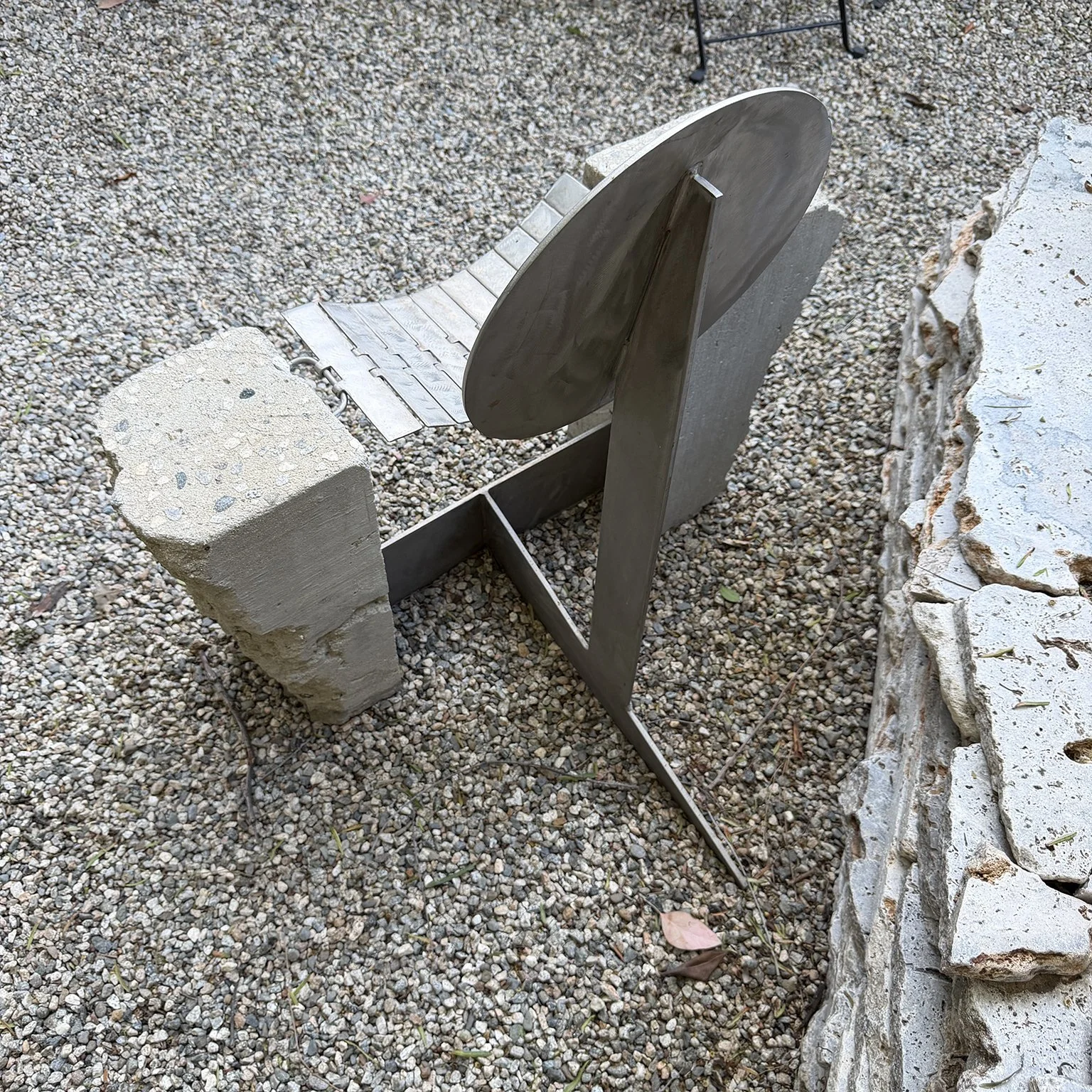 siglo-moderno-modernist-brutalist-concrete-metal-outdoor-sculpture-chairs-7.jpg