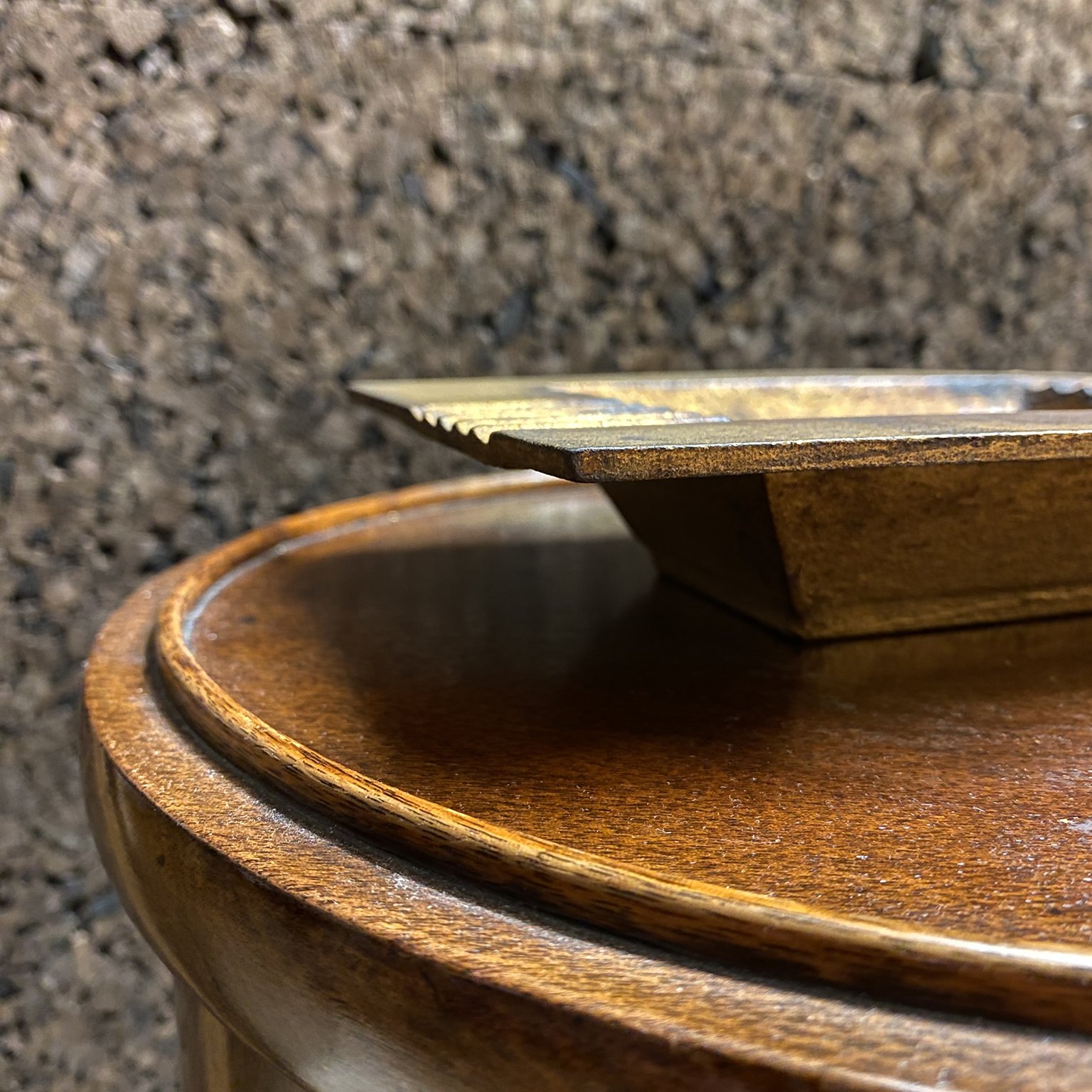 siglo-moderno-vintage-eygptian-revival-motif-metal-ash-tray-12.jpg