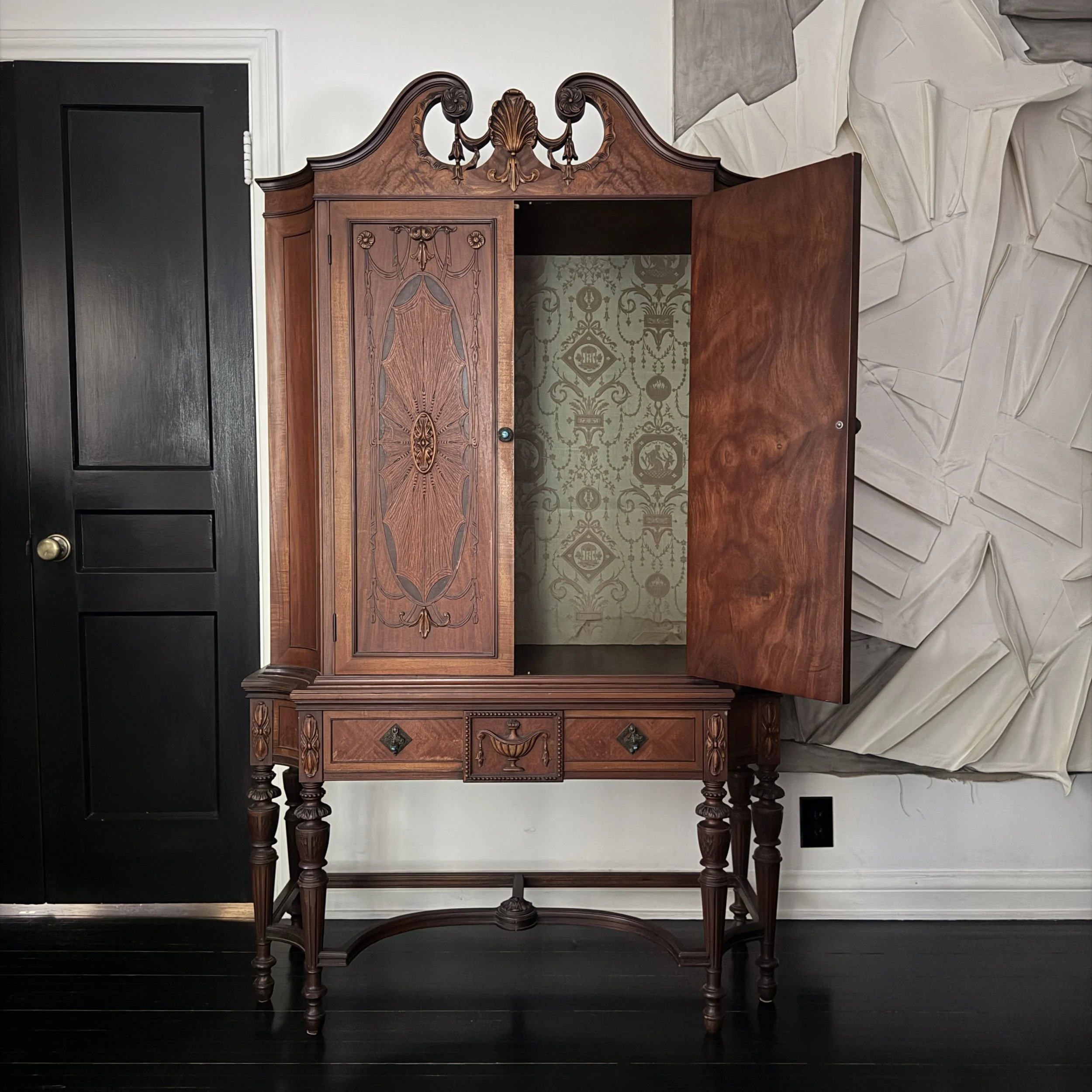 peck-hills-furmiture-american-early-19th-century-cabinet-2.jpg