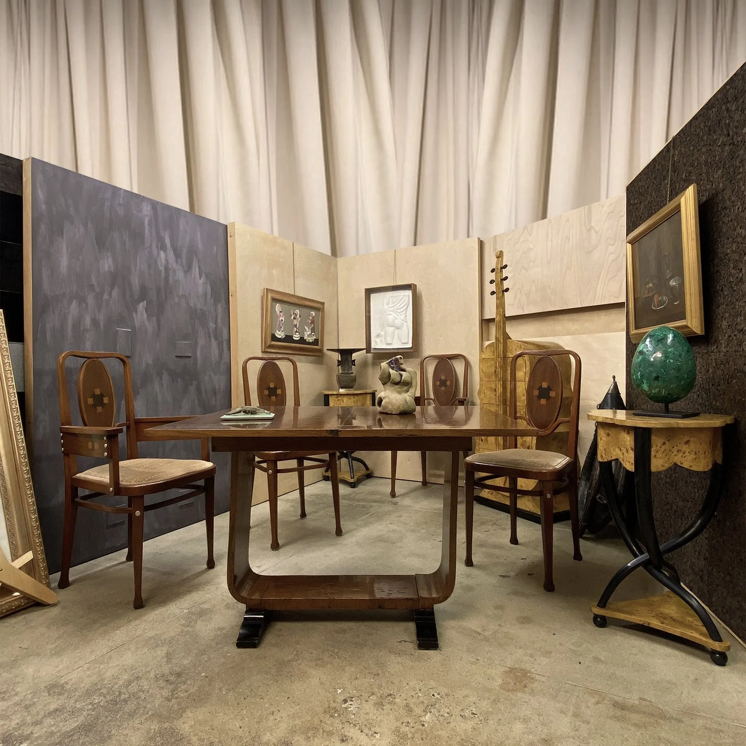 siglo-moderno-december-vintage-vignette-2025-5.jpg