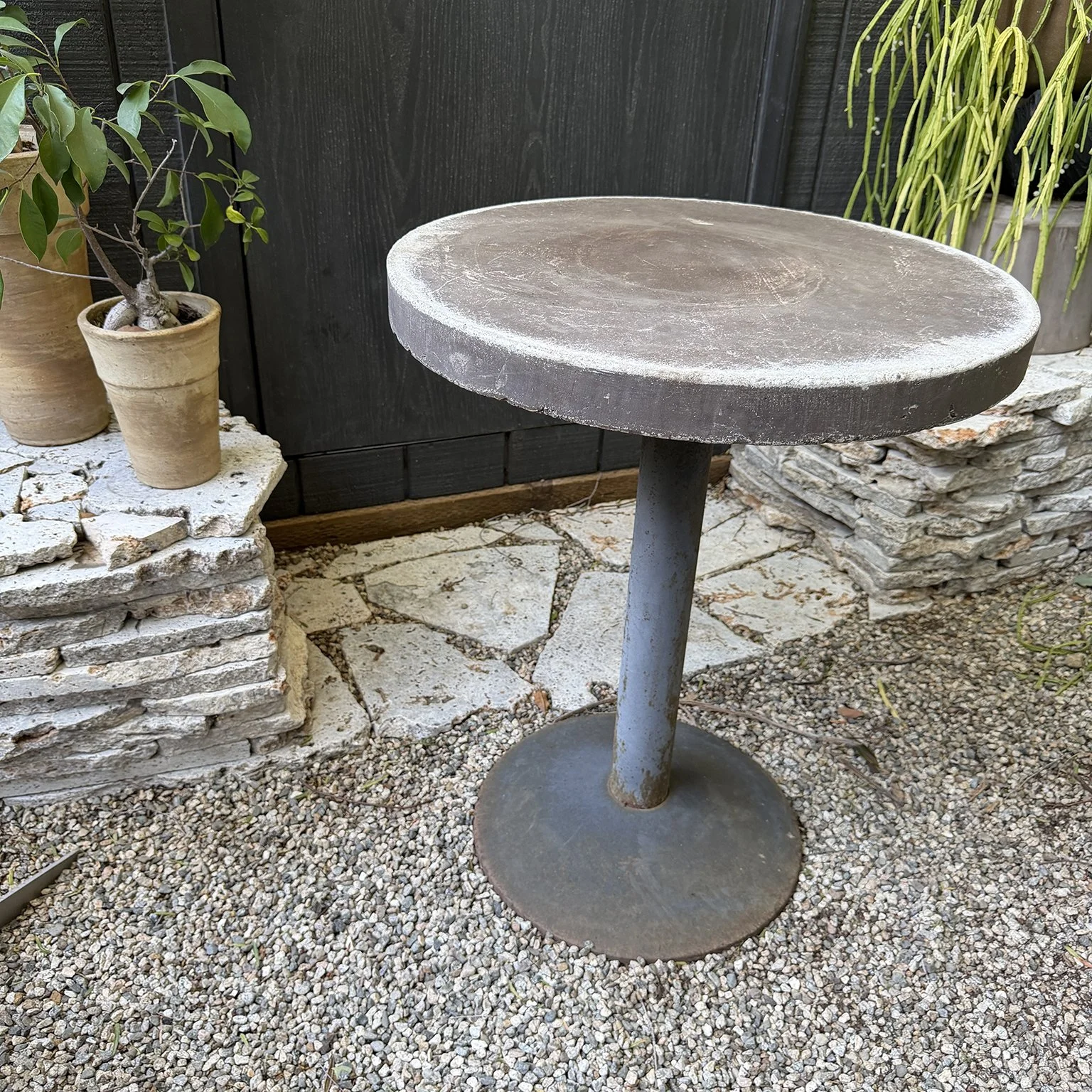 siglo-moderno-modernist-brutalist-concrete-metal-cafe-table-4.jpg