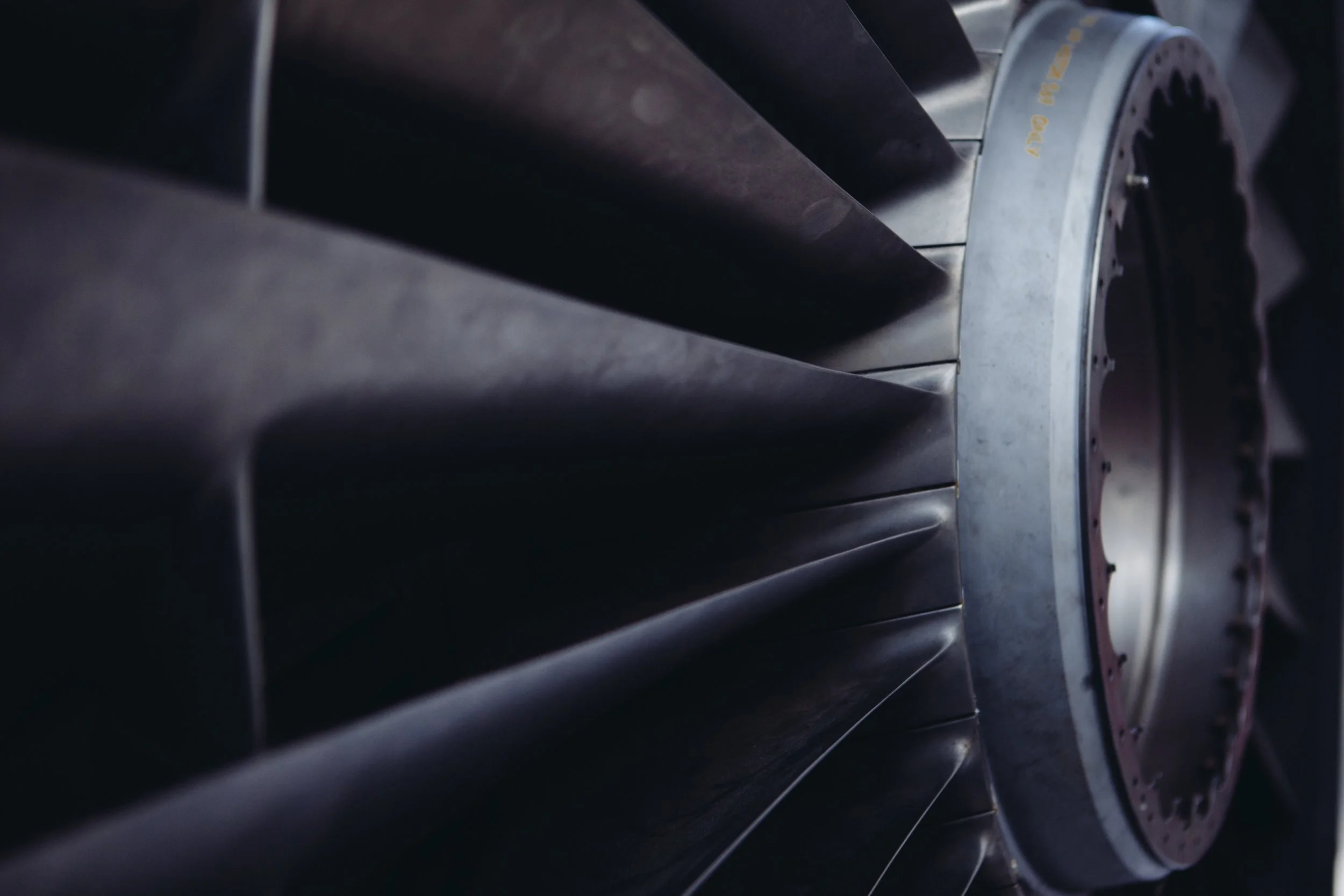 picography-airplane-engine-turbine-large-fly.jpg