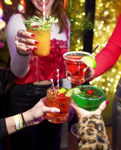 🎄 One more round of holiday cheer? See you tonight!⁠
⁠
📍 @santababybar, 3505 N Clark St⁠
Half a block from the iconic Wrigley Field⁠