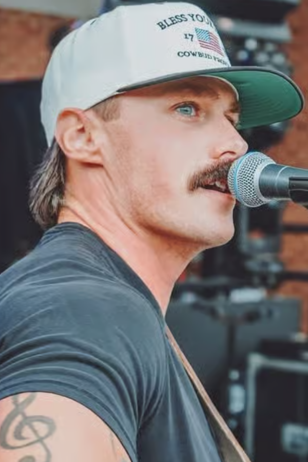 Live Music from Dylan Raymond 