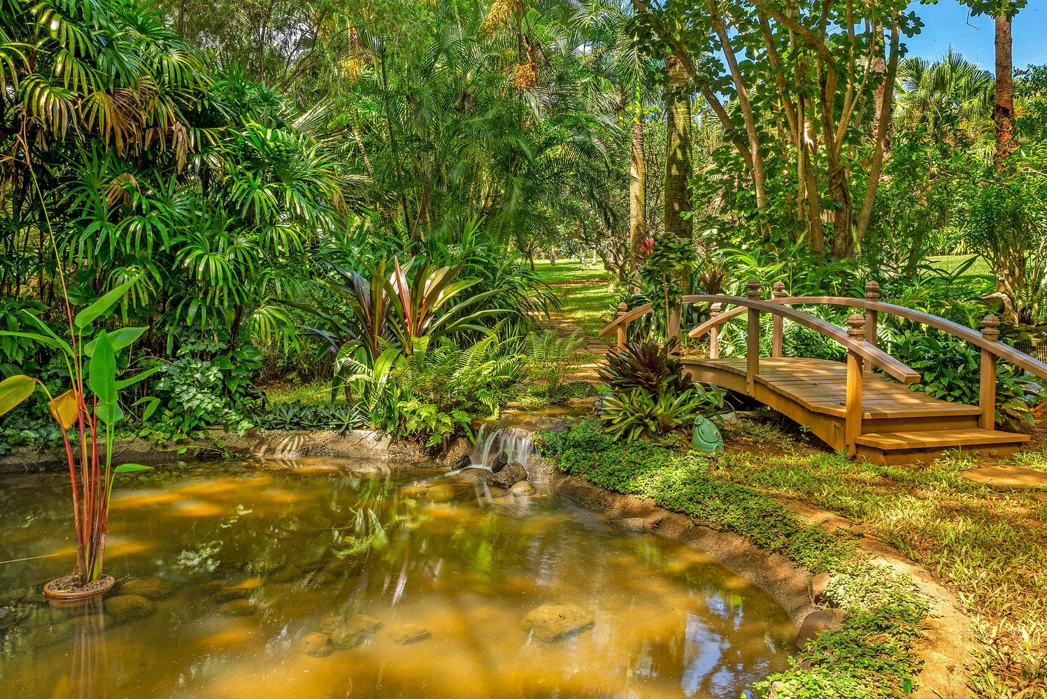 16Secret Garden.jpg