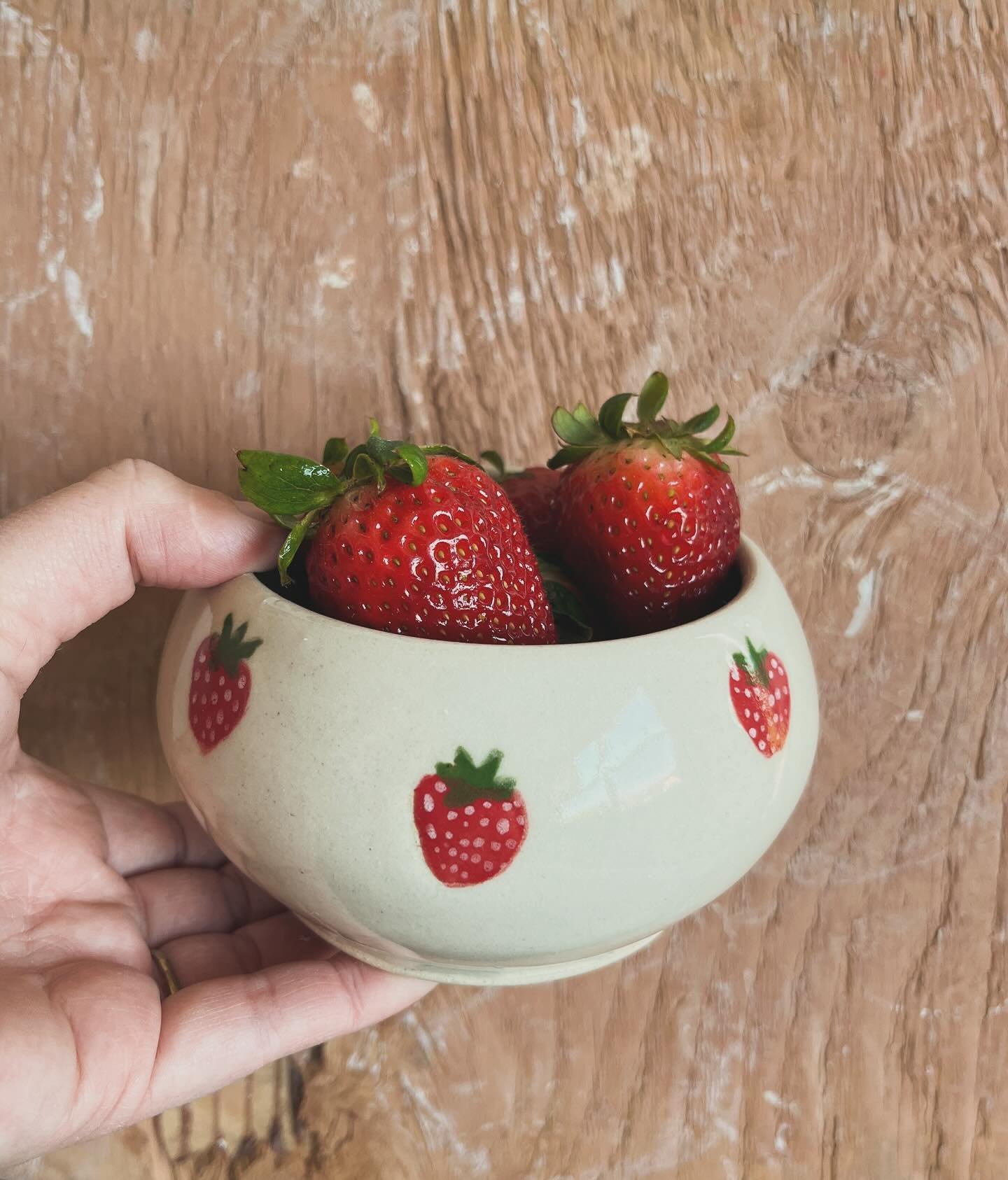 Still working on new strawberry 🍓 pieces! Here&rsquo;s a little bowl that came out recently 😍