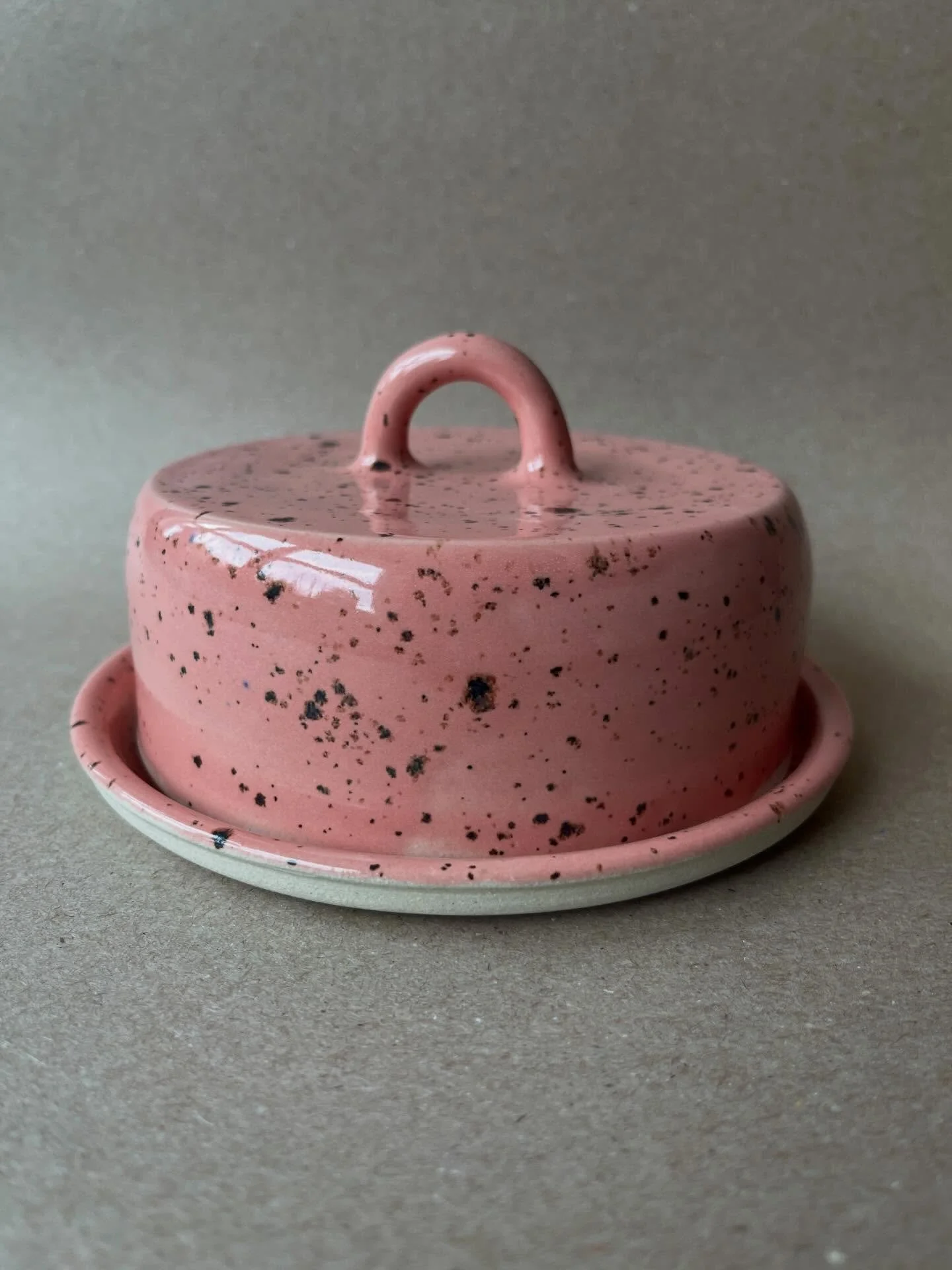 I always appreciate an opportunity to make something new for you guys! This butter dish is for @j__c__l and I&rsquo;d love to make more with other speckled glazes&hellip; maybe even a strawberry one would be cute. ☺️