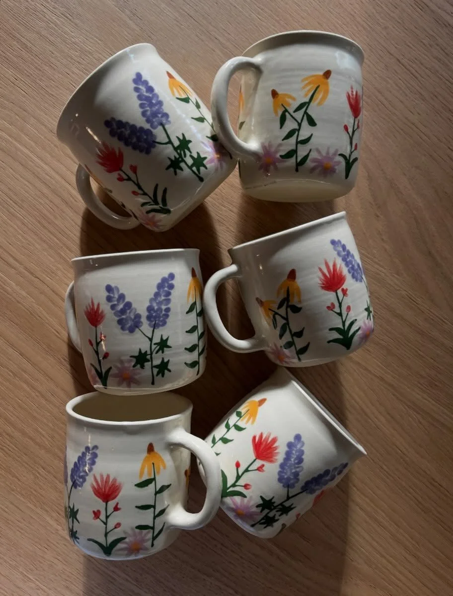 Totally not autumn but flower mugs are an everyday necessities. 🪻🌻🌷🌹🌸