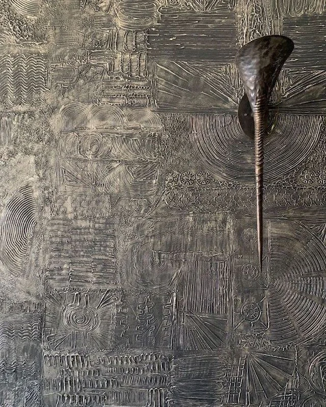 A gorgeous detail shot of @mjatelier&rsquo;s Brutalist wallcovering.  #thecravecollective #wallpaper #handmade #oneofakind #madeinusa