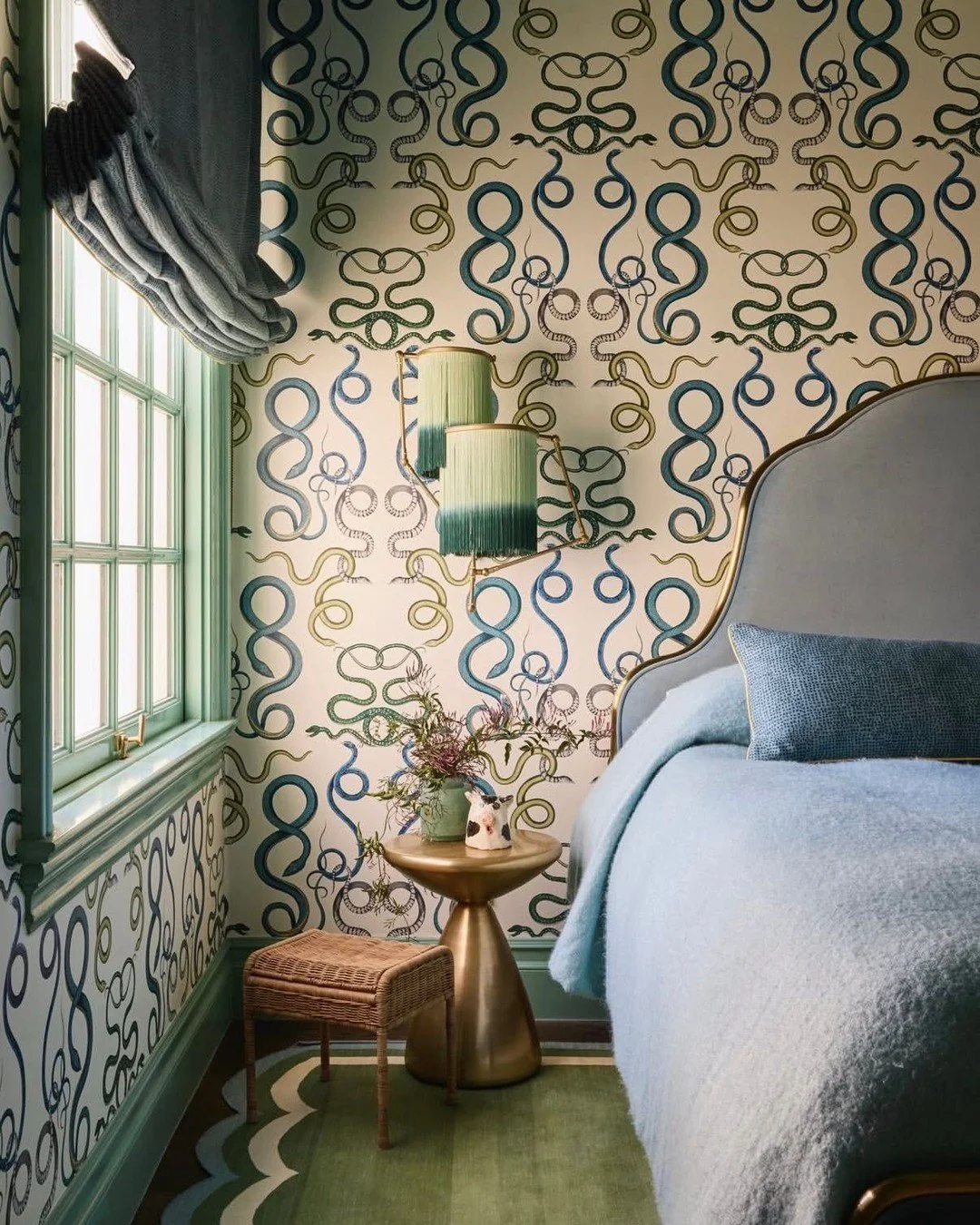 Statement making wallcovering! (Design by @tracysimmondesign, photo by @nicole_franzen)  #thecravecollective #interiordesign #design #masterbedroom #interiors123