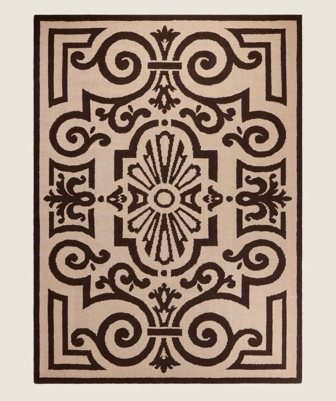 Chambord, one of the two new designs joining the Jardin &agrave; la fran&ccedil;aise collection from @lamanufacturecogolinofficiel.

This rug celebrates the majesty of historic gardens, drawing on their discipline and graphic strength. Its design, st