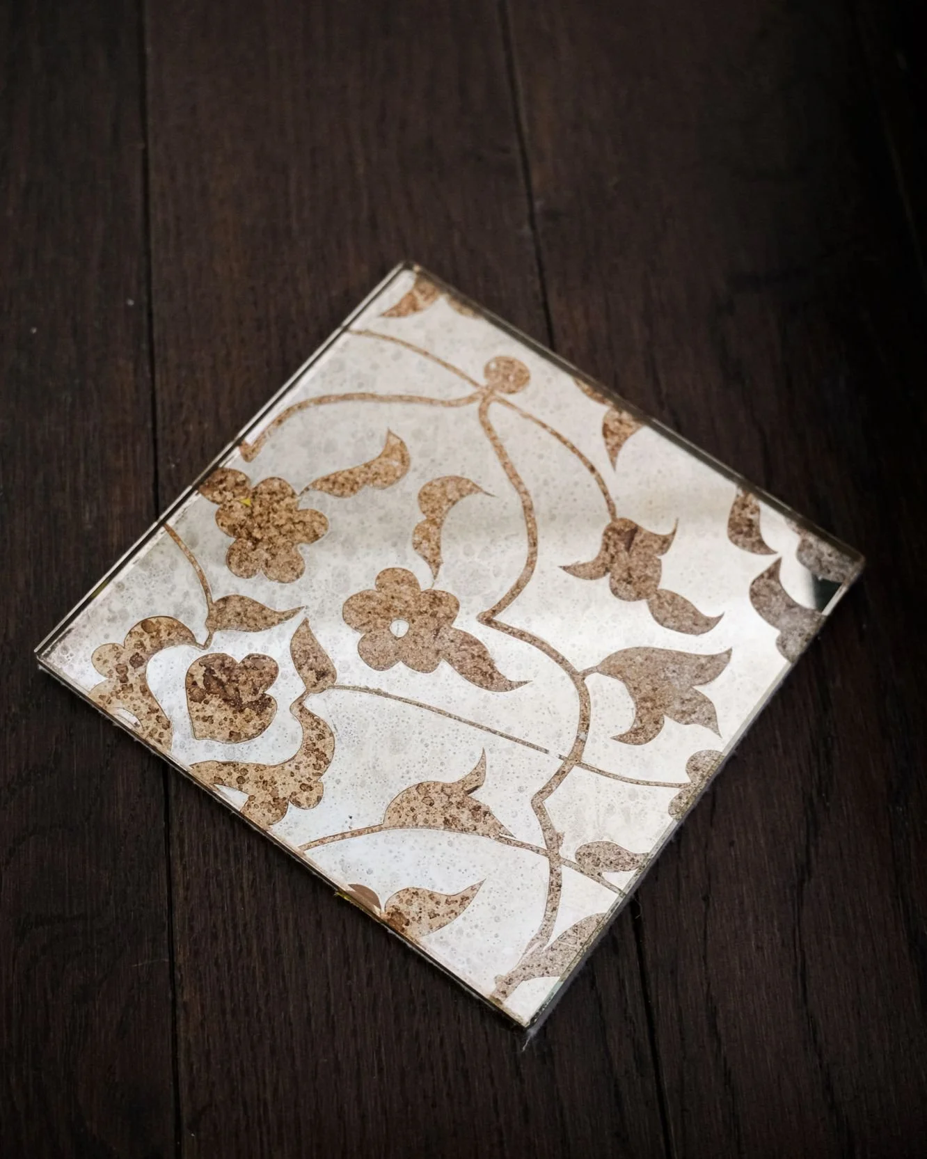 This floral beauty is part of @mjatelier&rsquo;s Verre &Eacute;glomis&eacute; collection &mdash; layered, luminous, and entirely handcrafted. The kind of detail that truly has to be seen in person to be believed.

DM to schedule an appointment to exp