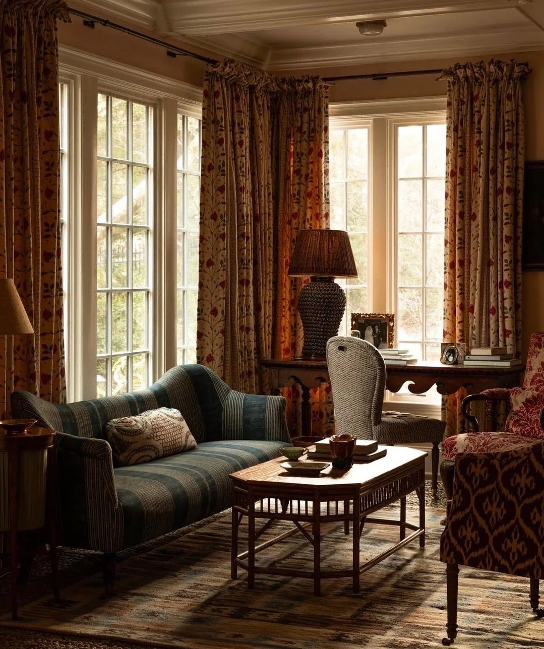 Feeling the mood. (Design by @heidicaillierdesign, photo by @haris.kenjar)  #thecravecollective #interiordesign #design #livingroom #interiors123