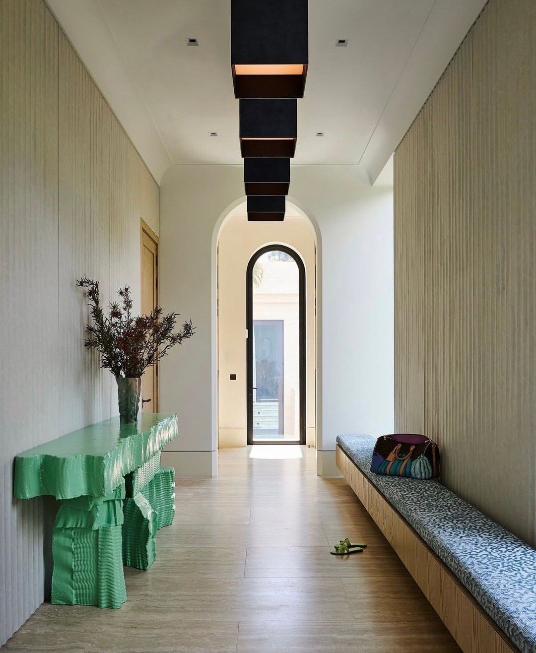 The perfect console table. (Design by @pembrookeandives, photo by @garruppo)  #thecravecollective #interiordesign #design #livingroom #interiors123