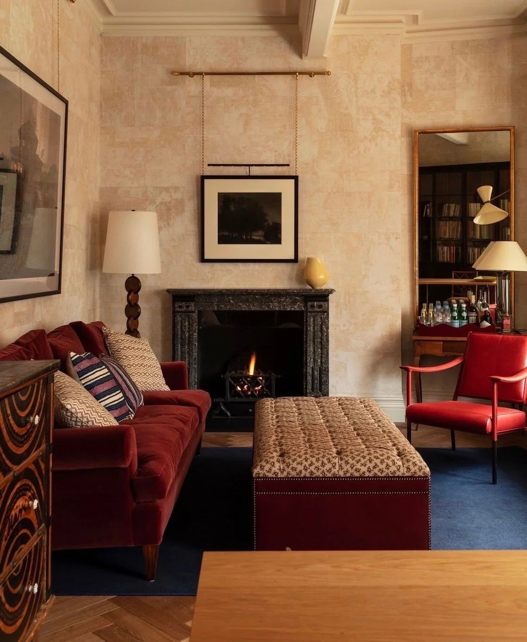 Blush pink and red just make the perfect combo. (Design by @adambraydesigns, photo by @oskar.proctor)  #thecravecollective #interiordesign #design #livingroom #interiors123