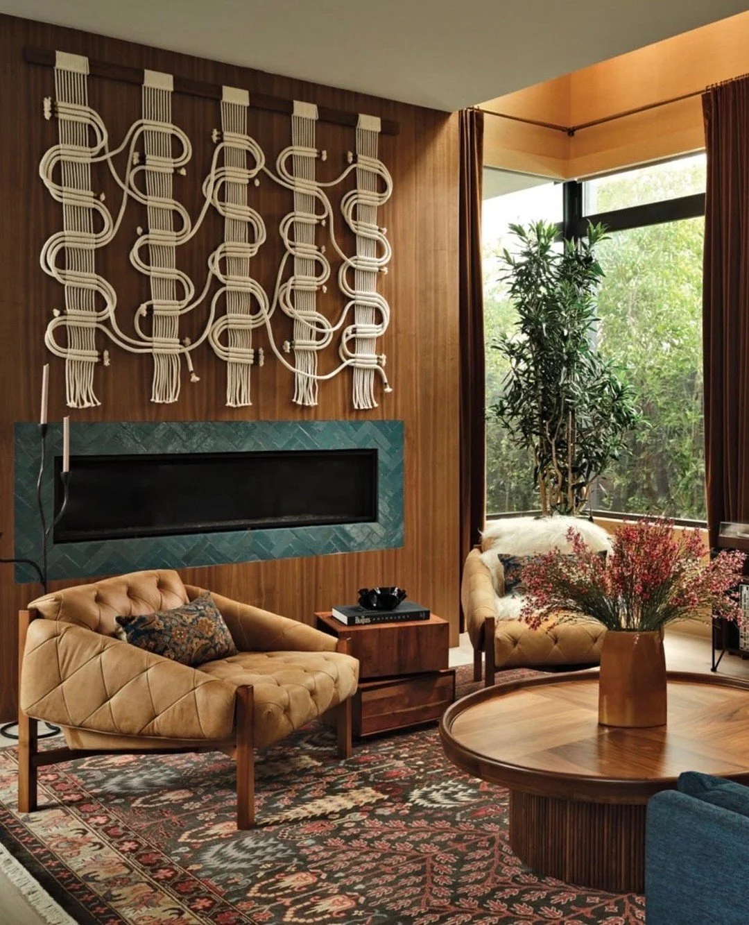 The wall hanging above the fireplace makes a real statement. (Design by @mandychengdesign, photo by @madelinetolle)  #thecravecollective #interiordesign #design #livingroom #interiors123