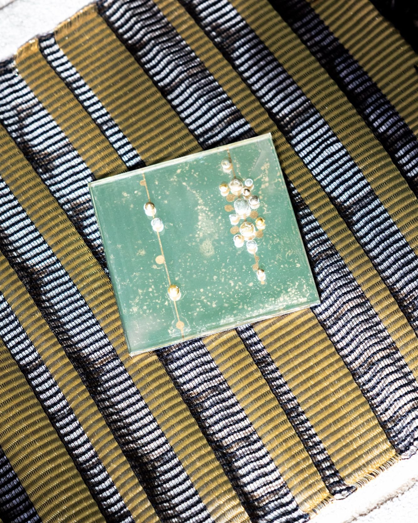 Gold and green make a beautiful color combo! Seen here is a beautiful woven textile from @dougallpaulson and @mjatelier&rsquo;s stunning Eglomise design.  #thecravecollective #interiordesign #design #livingroom #interiors123