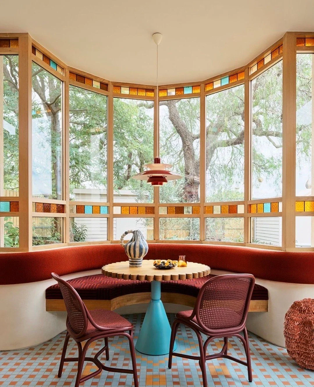 Incredible views for this little dining nook! (Design by @ysg.studio, photo by @smartanson)  #thecravecollective #interiordesign #design #livingroom #interiors123