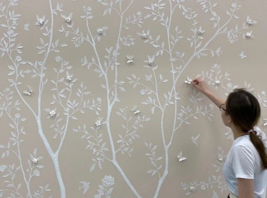 The 3D details on this handmade wallcovering from @mjatelier are absolutely stunning.  #thecravecollective #wallpaper #handmade #oneofakind #madeinusa