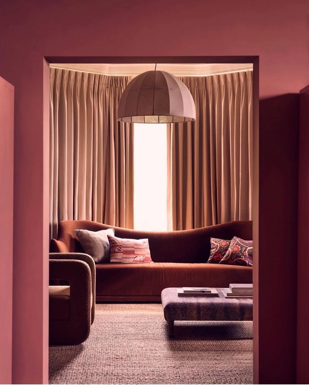 Color to the max! (Design by @studiobraw.ldn, photo by @bennie_curnow)  #thecravecollective #interiordesign #design #livingroom #interiors123