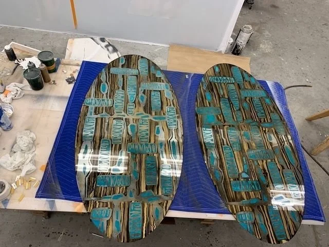 Custom-crafted pieces made with passion, precision, and creativity. Every detail tells a story. DM me for more details on @mjatelier&rsquo;s custom Verre Eglomise glass.  #thecravecollective #wallpaper #handmade #oneofakind #madeinusa