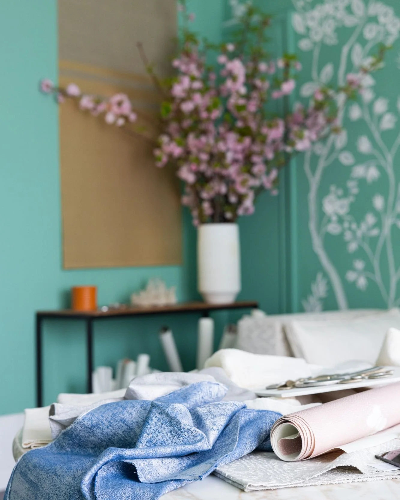 Step into the Crave Salon and explore a world of texture, color, and design inspiration ✨ From luxurious fabrics and statement wallcoverings to beautifully crafted rugs, we have everything you need to bring your vision to life.  #thecravecollection #